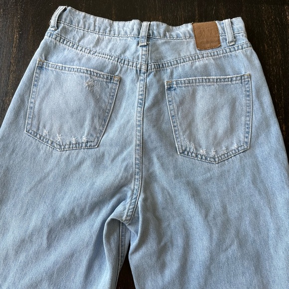 Simple Society Distressed High rise jeans. Size 5/27 - Picture 9 of 10